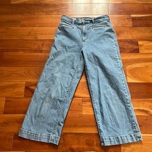 Levi’s rib cage wide leg crop 28